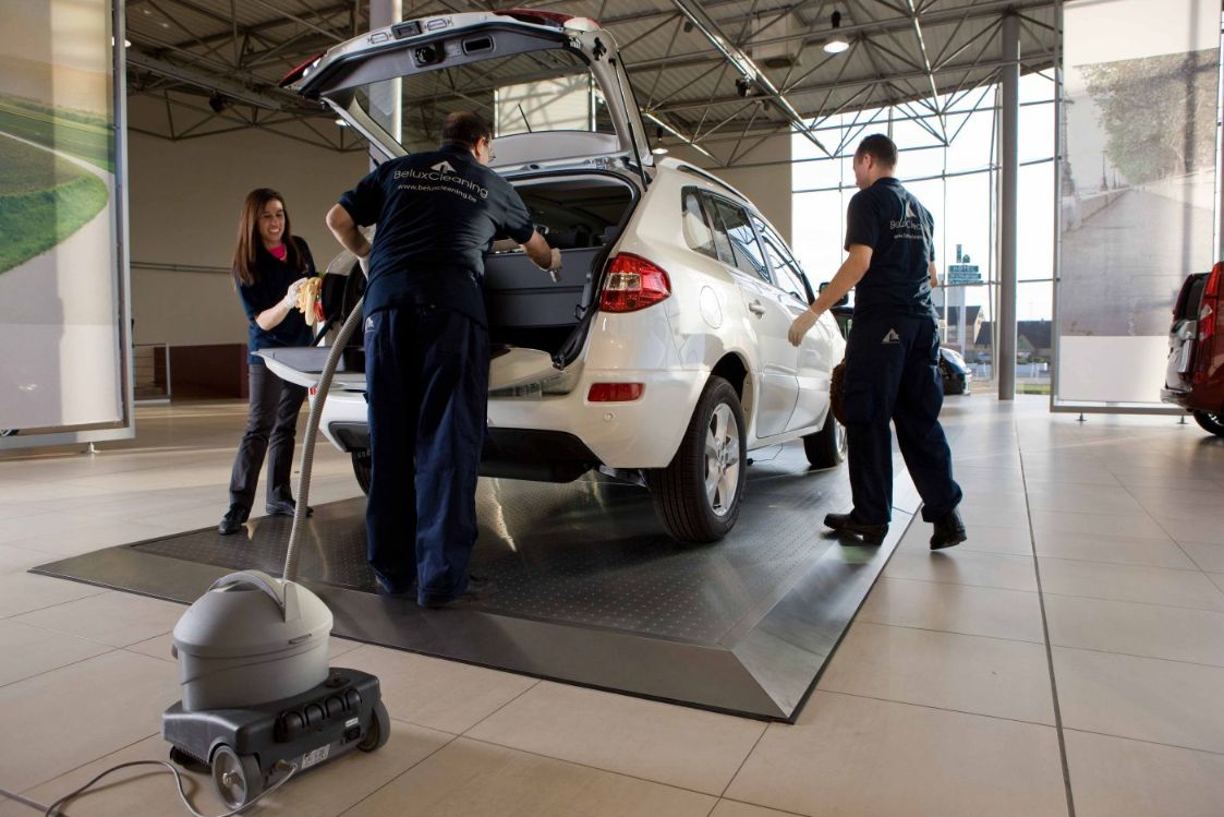 showroom cleaning